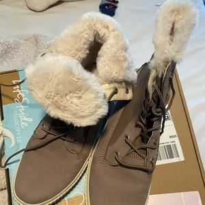 Timberland women’s boots size 10